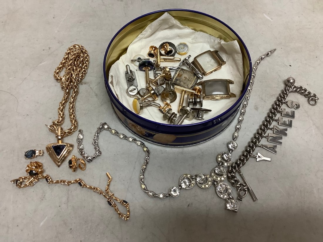 Various Necklaces, Bracelets, Cuff Links, Watch Pieces and more: Various Necklaces, Bracelets, Cuff Links, Watch Pieces and more