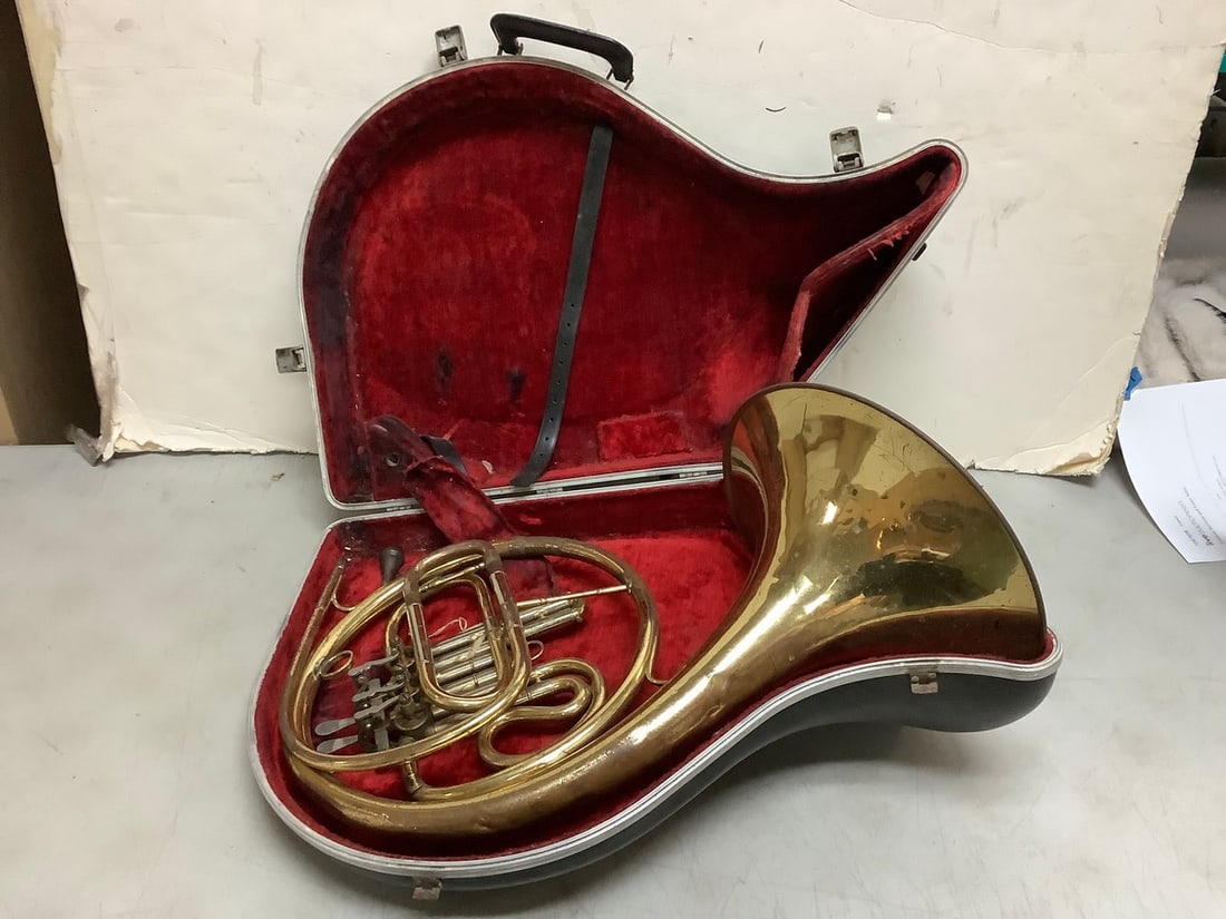 Vintage Elkhorn French Horn in Case: Vintage Elkhorn French Horn in Case