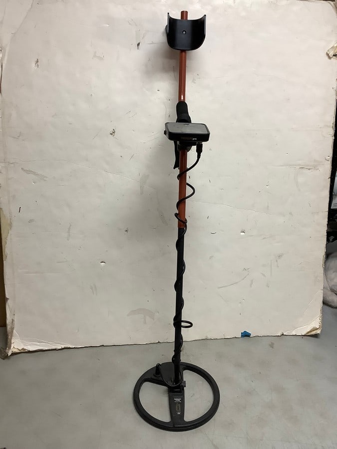 Treasurepro 10in Metal Detector (45.5in Tall) (1 of 1)