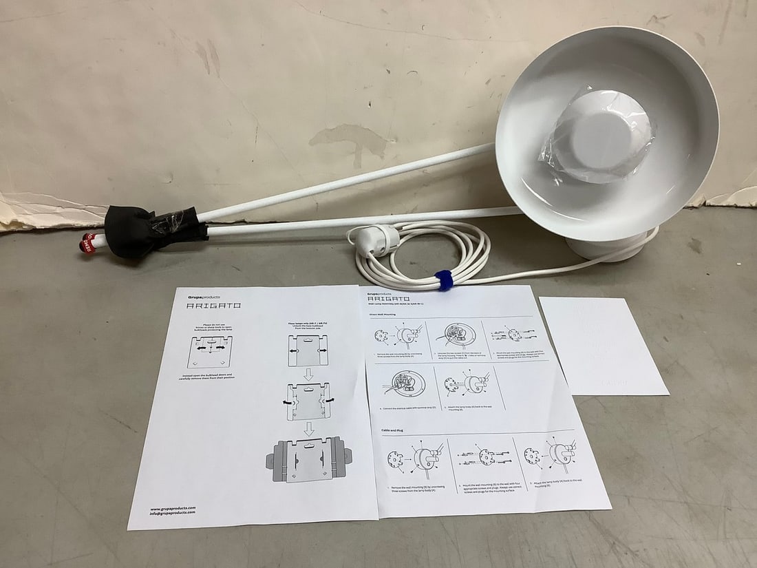 Arigato by GRUPA Wall Lamp with Manual - White: Arigato by GRUPA Wall Lamp with Manual - White