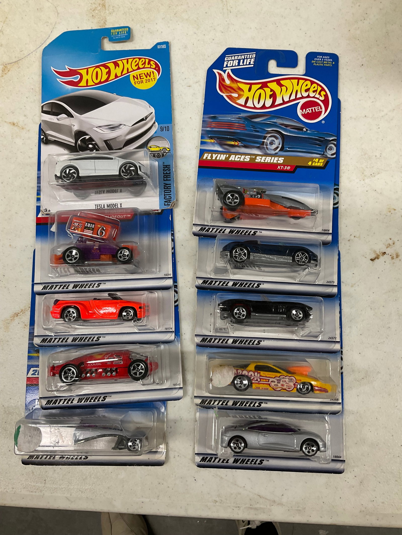 Lot of 10 hot wheels: Lot of 10 hot wheels