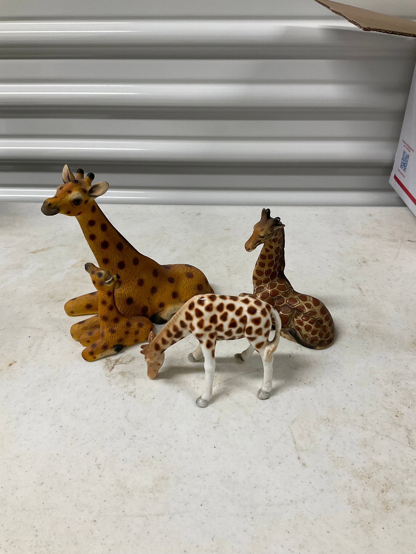 Lot of 3 giraffe statues 7 inches: Lot of 3 giraffe statues 7 inches