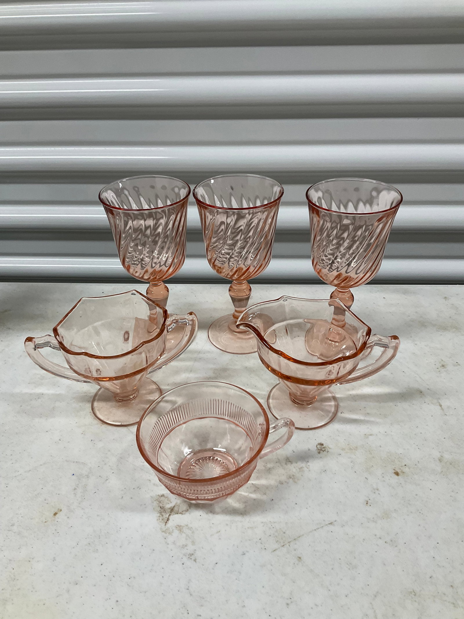 Lot of 6 pink depression glass cups: Lot of 6 pink depression glass cups