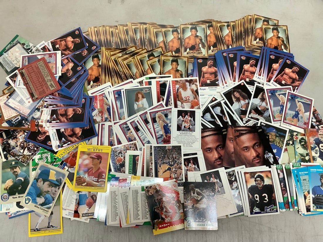 Various collectible cards(Ringside, Rising Star, and more)