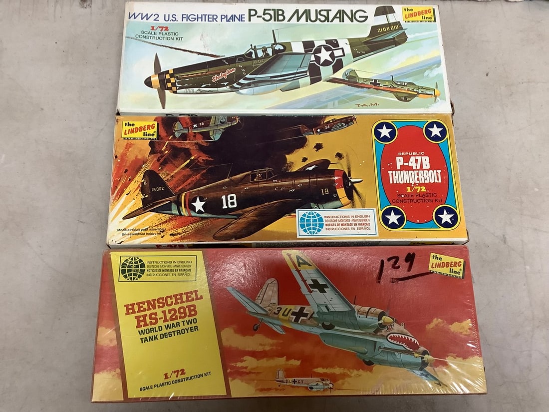 Vintage Airplane Models - P-51B Mustang, P-47B Thunderbolt and more (1 of 1)