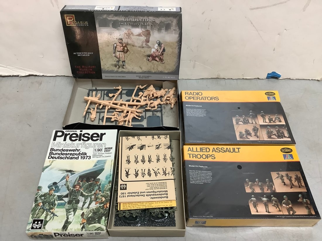 Figurine Model Kits (Radio Operators, Allied Assault Troops) and Figurines (Preiser, Pegasus): Figurine Model Kits (Radio Operators, Allied Assault Troops) and Figurines (Preiser, Pegasus)