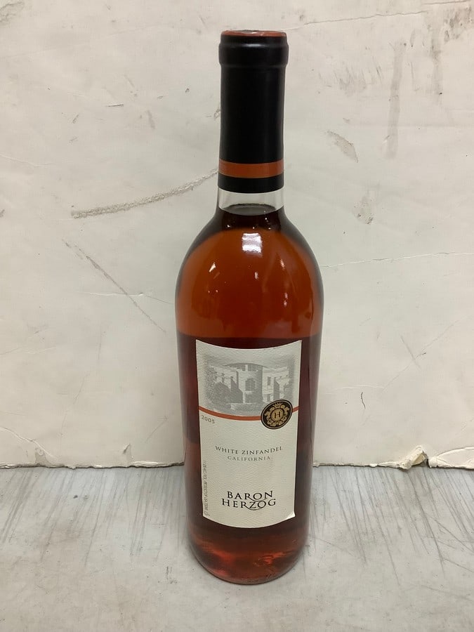White Zinfandel Baron Herzog Wine (750 ml) Full: White Zinfandel Baron Herzog Wine (750 ml) Full