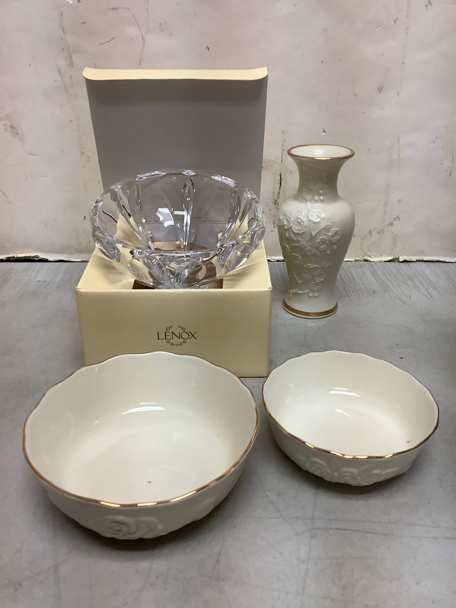 Various Lenox Bowls and Vase(6.5in Tall): Various Lenox Bowls and Vase(6.5in Tall)