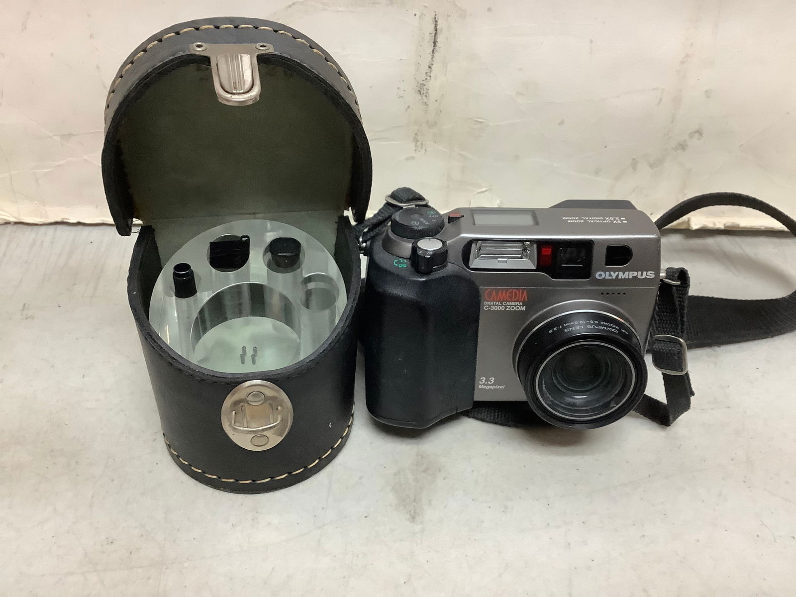 Olympus Digital Camera (C-3000) with Cleaning Kit (1 of 1)