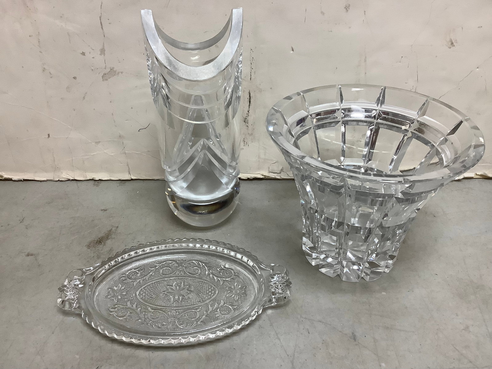 Crystal glass plate, vase, and more(8.75in.tallest): Crystal glass plate, vase, and more(8.75in.tallest)