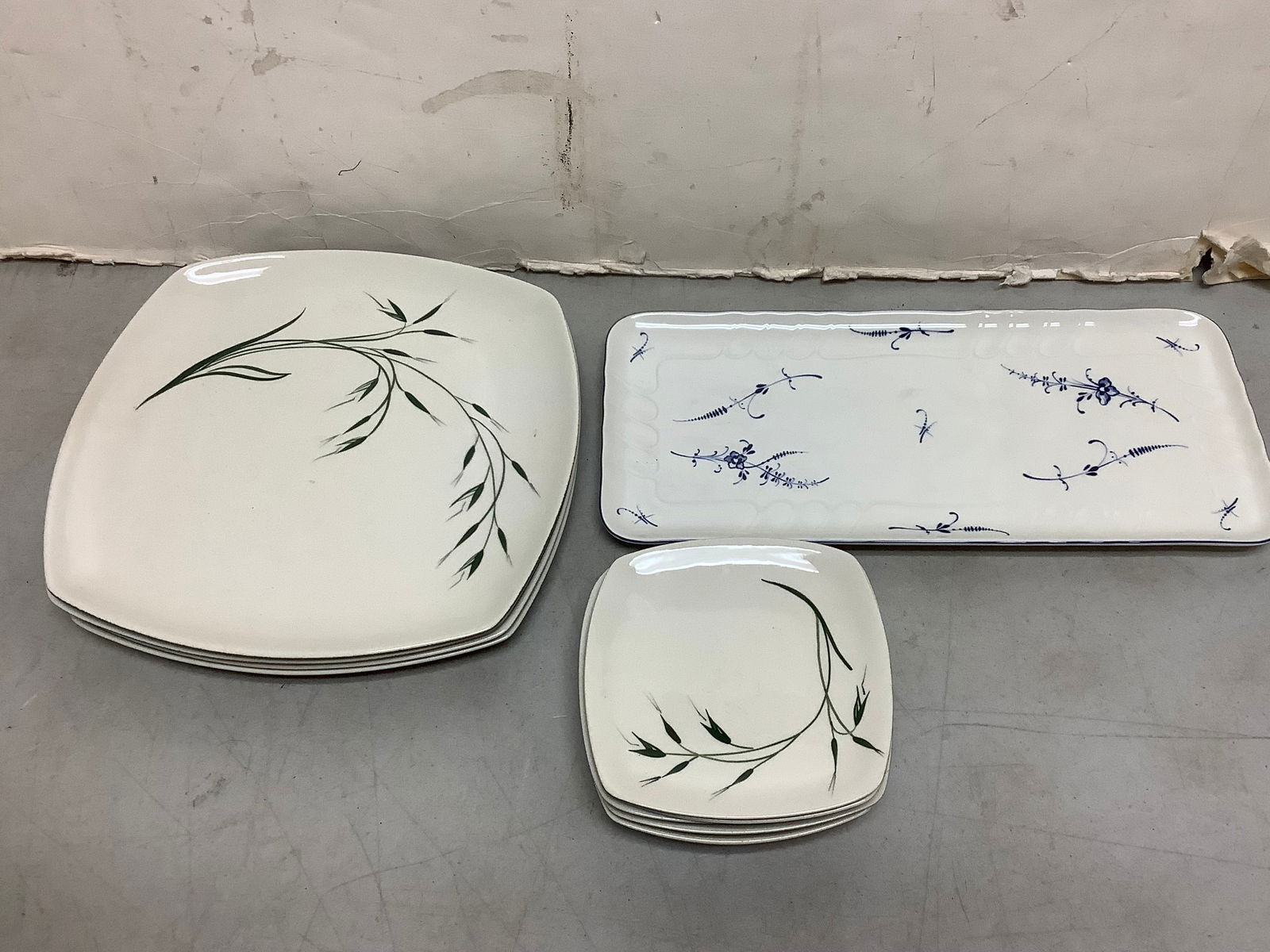 Villeroy & Boch plate(13.5in.x6.25in.) and Wynfield plates (1 of 1)