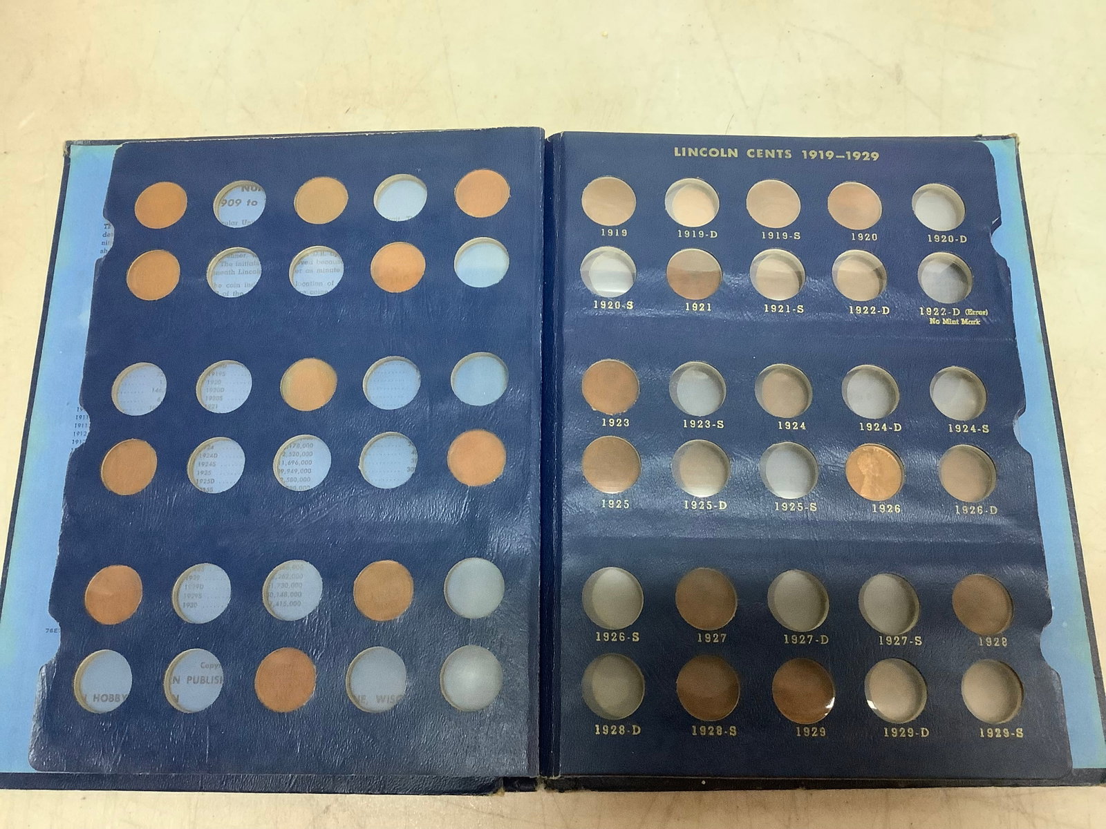 Lincoln Cents 1909-1940 collectible booklet(some pennies filled): Lincoln Cents 1909-1940 collectible booklet(some pennies filled)