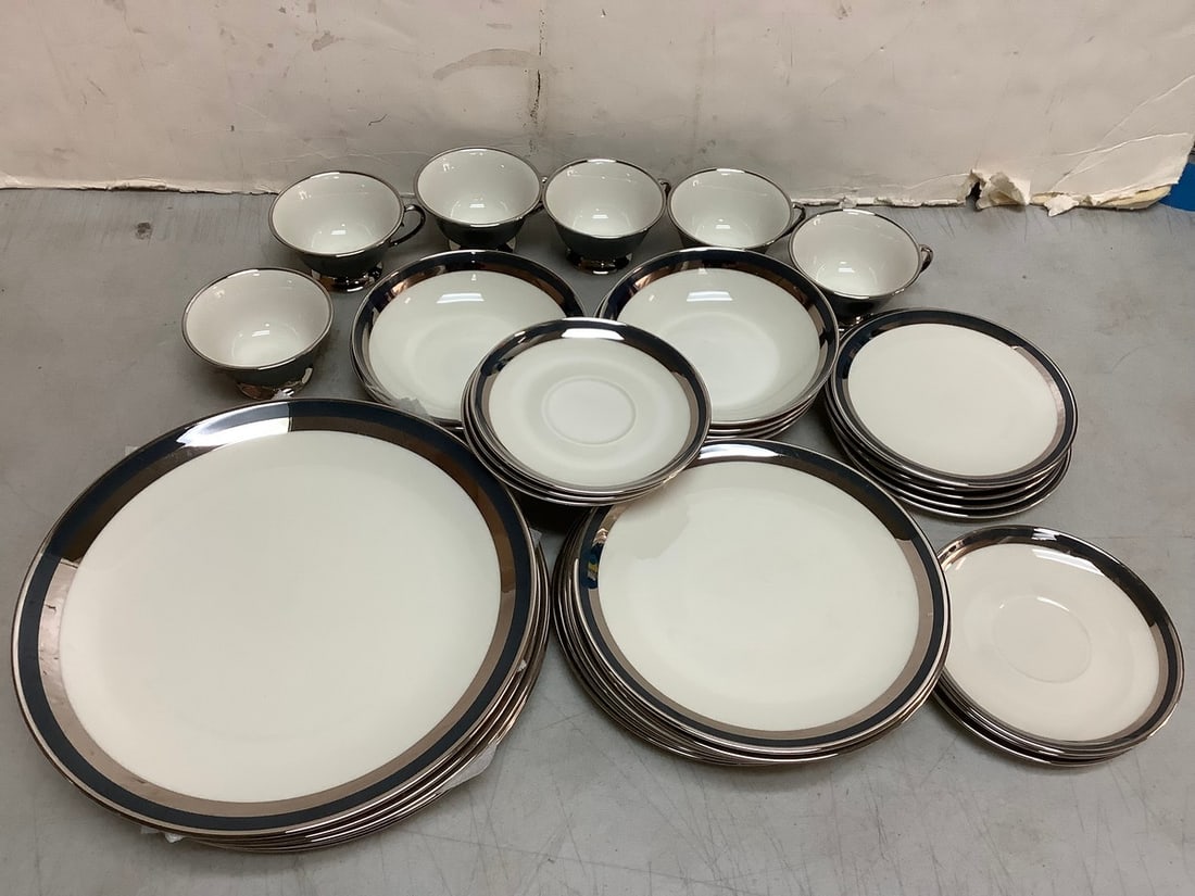 Gorham Ceramic Bowls, Plates, and Cups (3in Tall): Gorham Ceramic Bowls, Plates, and Cups (3in Tall)