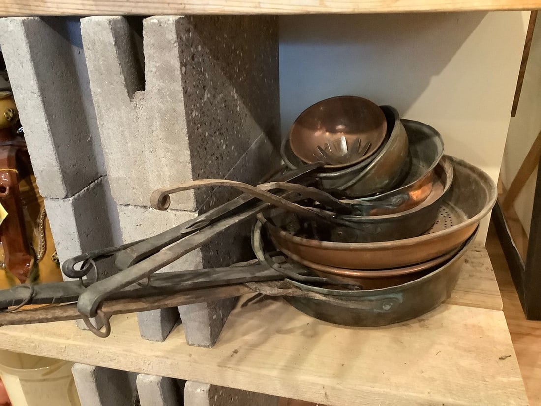 Vintage copper pots/pans (1 of 1)