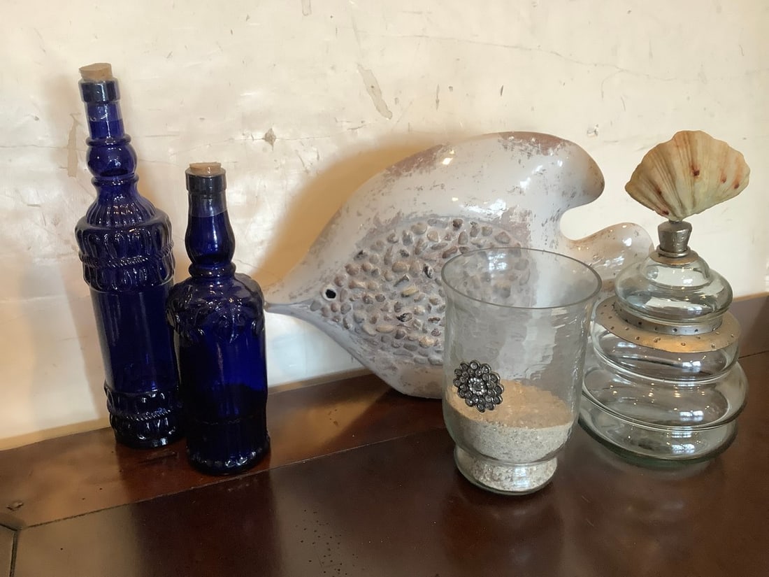 Beach theme decor and glass bottles(13.5in.tallest): Beach theme decor and glass bottles(13.5in.tallest)