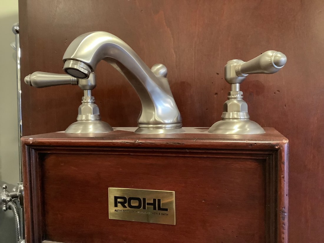Rohl sink faucet(brand new): Rohl sink faucet(brand new)