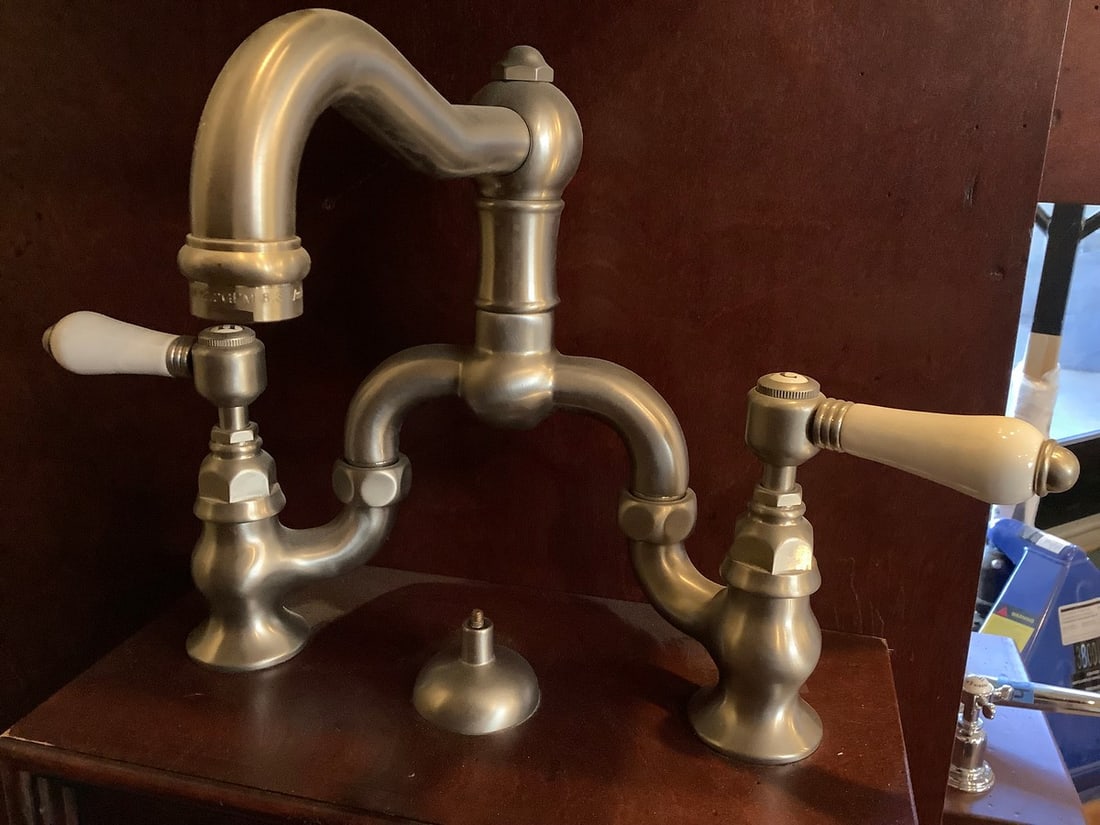 Rohl sink faucet(brand new): Rohl sink faucet(brand new)