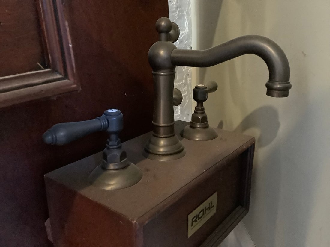 Rohl sink faucet(brand new): Rohl sink faucet(brand new)