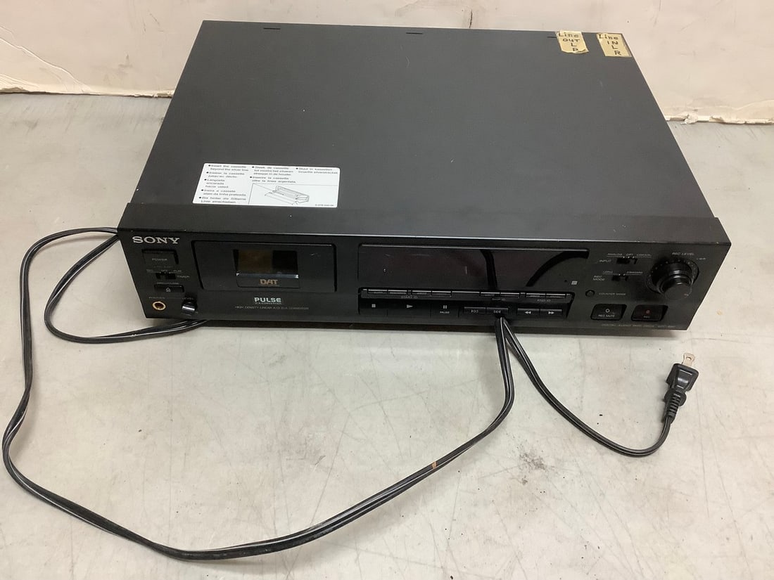 Sony Digital Audio Tape Deck(DTC-690) (1 of 1)