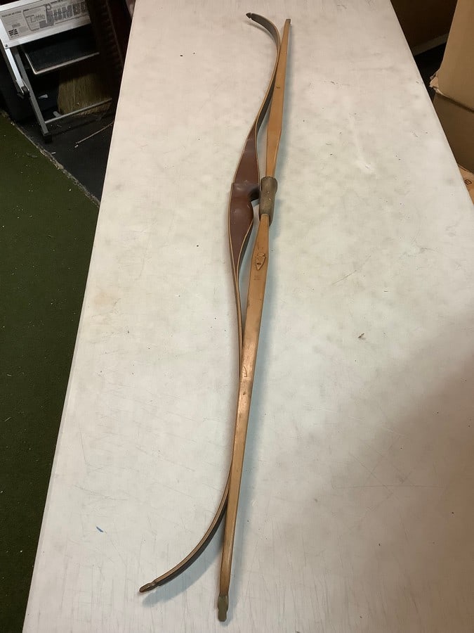 Shakespeare Wonderbow and other wooden bow(60in.): Shakespeare Wonderbow and other wooden bow(60in.)