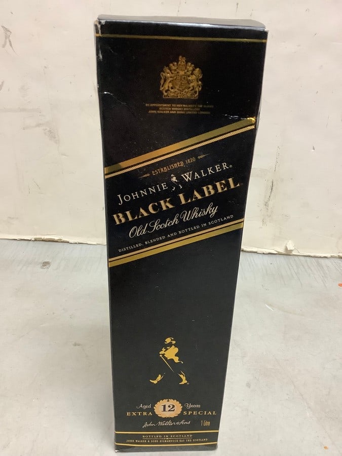 Johnnie Walker Black Label old scotch whisky(40%, 1L) (1 of 1)