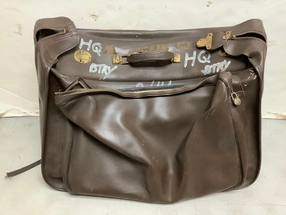 WWII Preston Soldiers Large Travel Bag - Zippered Pockets: WWII Preston Soldiers Large Travel Bag - Zippered Pockets