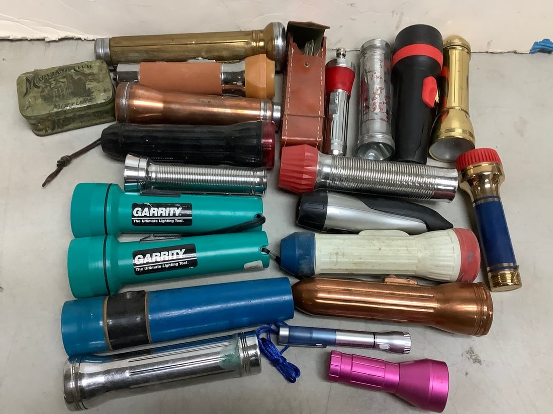 Vintage Flashlights an Flashlight Screwdriver (Everlast, Ranger, Garrity, etc): Vintage Flashlights an Flashlight Screwdriver (Everlast, Ranger, Garrity, etc)