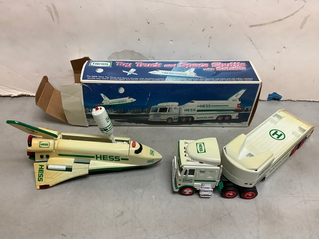 Vintage Hess Toy Truck and Space Shuttle: Vintage Hess Toy Truck and Space Shuttle