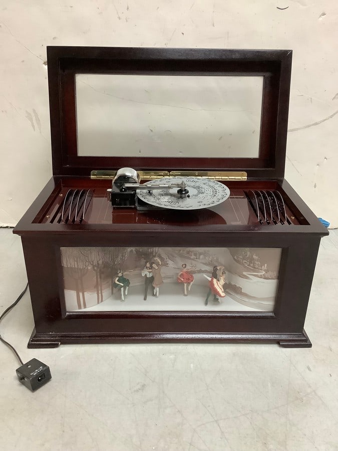 Mr.Christmas the Entertainer musical box(13.5in.x7in.x8.25in.): Mr.Christmas the Entertainer musical box(13.5in.x7in.x8.25in.)