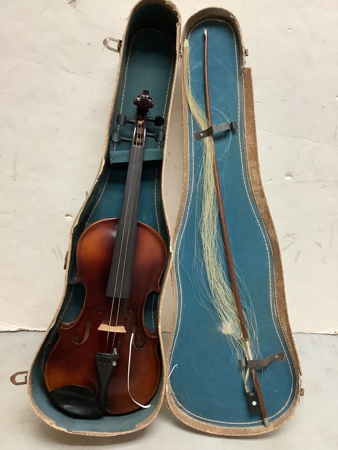 Violin with case: Violin with case