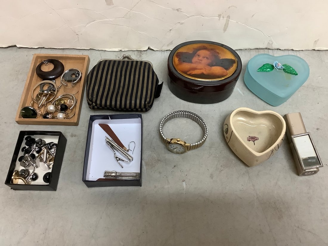 Coin purse, decorative containers, and more (1 of 1)