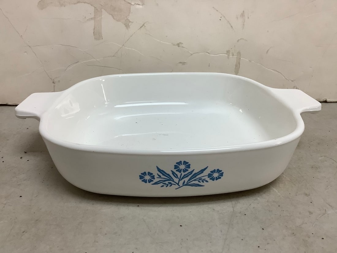 Corning ware baking dish 9in handle to handle (1 of 1)