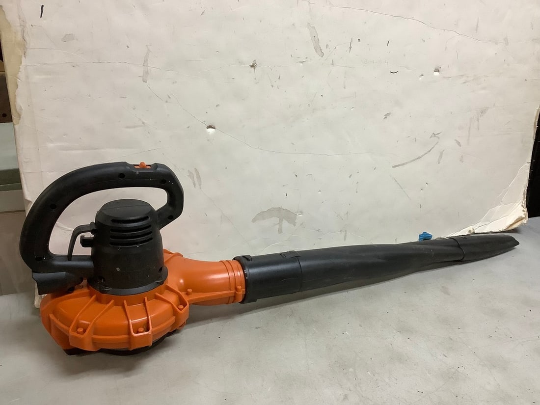 Worx leafblower(39in.long) (1 of 1)