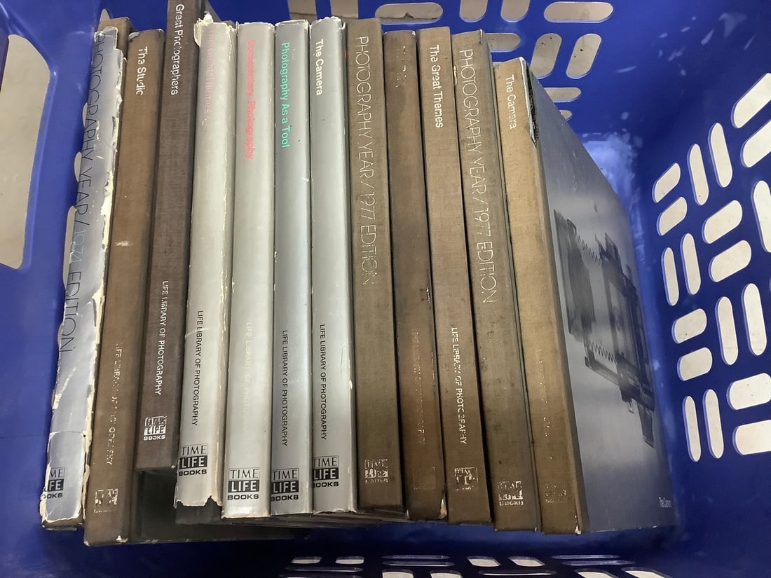 Various photography books(photography year 1977 edition, Photography as a Tool, The Camera, and: Various photography books(photography year 1977 edition, Photography as a Tool, The Camera, and more)