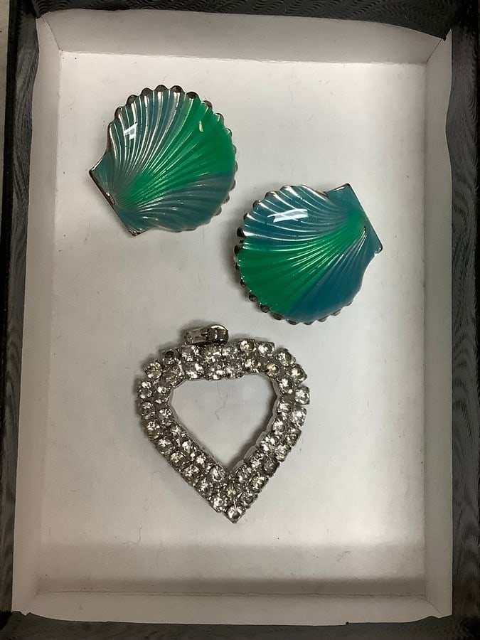 Shell clip on earrings and heart shaped pendant (1 of 1)