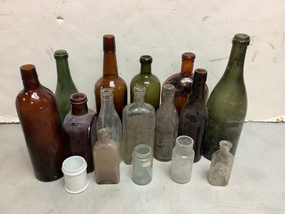 Vintage glass bottles(12in.tallest): Vintage glass bottles(12in.tallest)