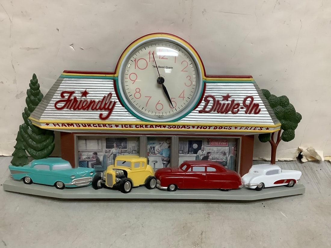 Vintage Family Drive In Classic Cars Wall Decor (20.5inx11in2in): Vintage Family Drive In Classic Cars Wall Decor (20.5inx11in2in)