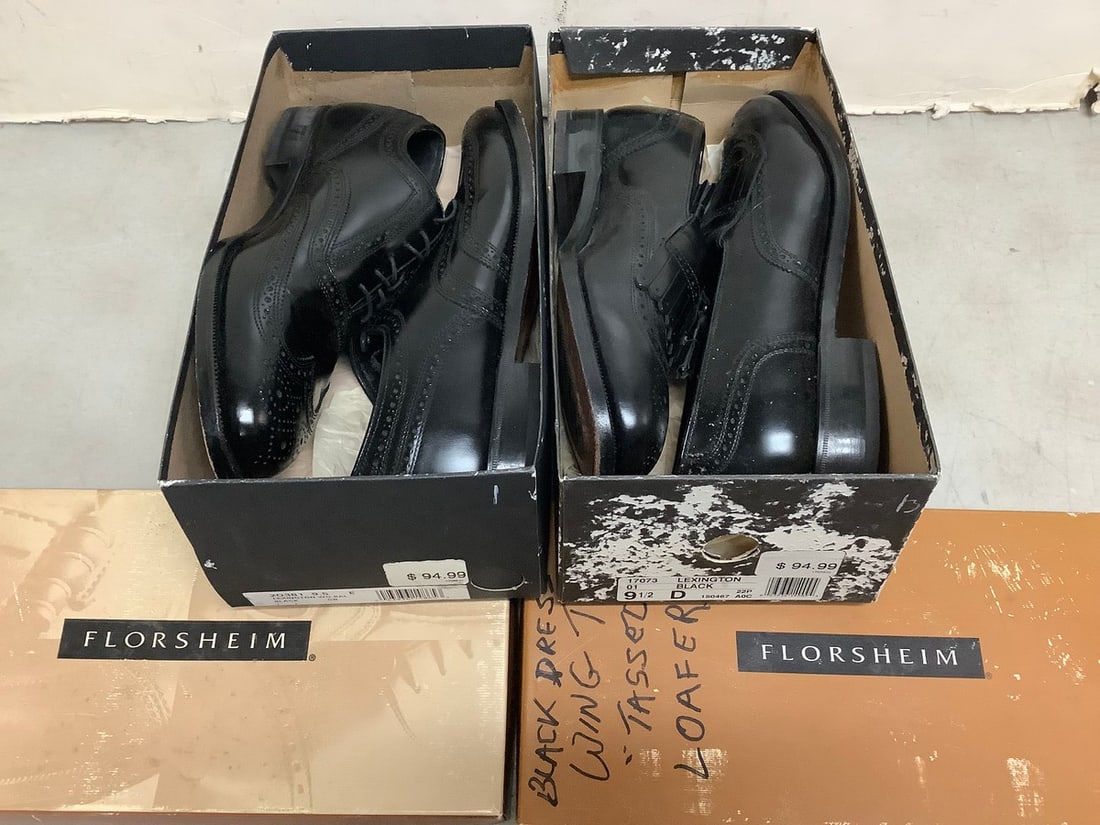 Black Florsheim Dress Shoes - Wing Tip 'Tassel' Loafers (Size - 9.5): Black Florsheim Dress Shoes - Wing Tip 'Tassel' Loafers (Size - 9.5)