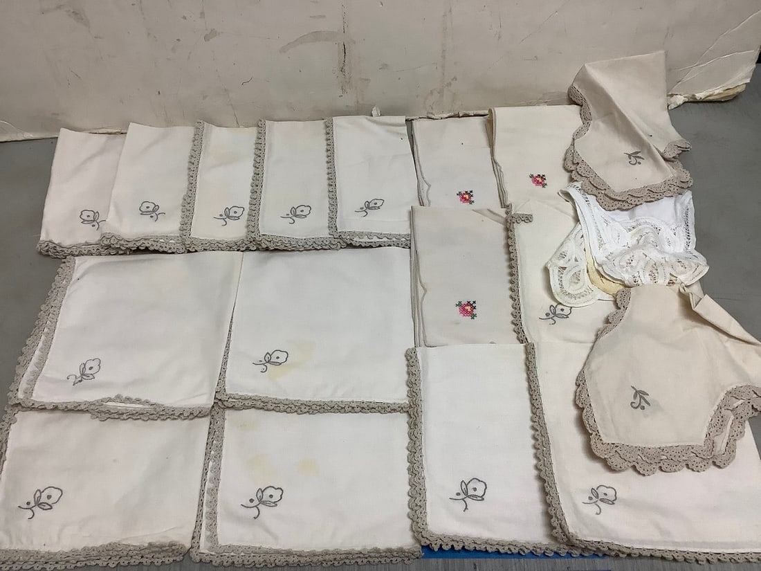 Various linens: Various linens