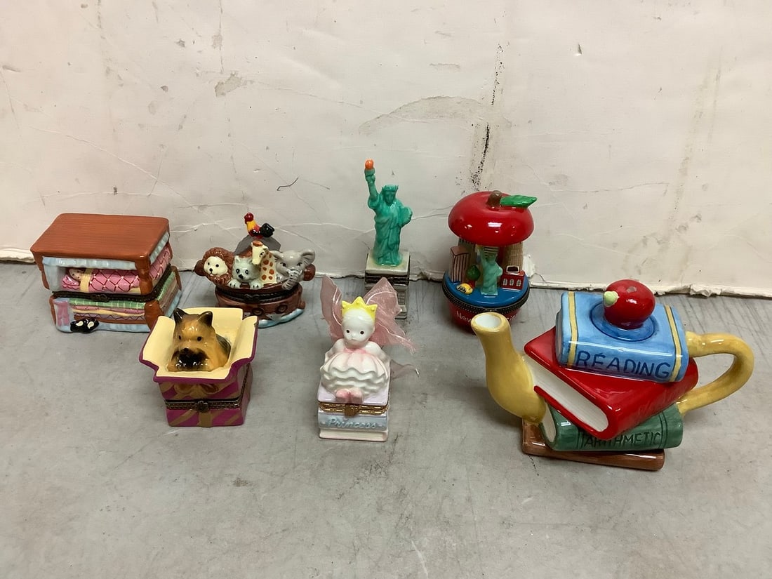 Ceramic open up trinket boxes and ceraic teapot(4.5in.tallest): Ceramic open up trinket boxes and ceraic teapot(4.5in.tallest)