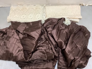 Various tablecloths/runnners