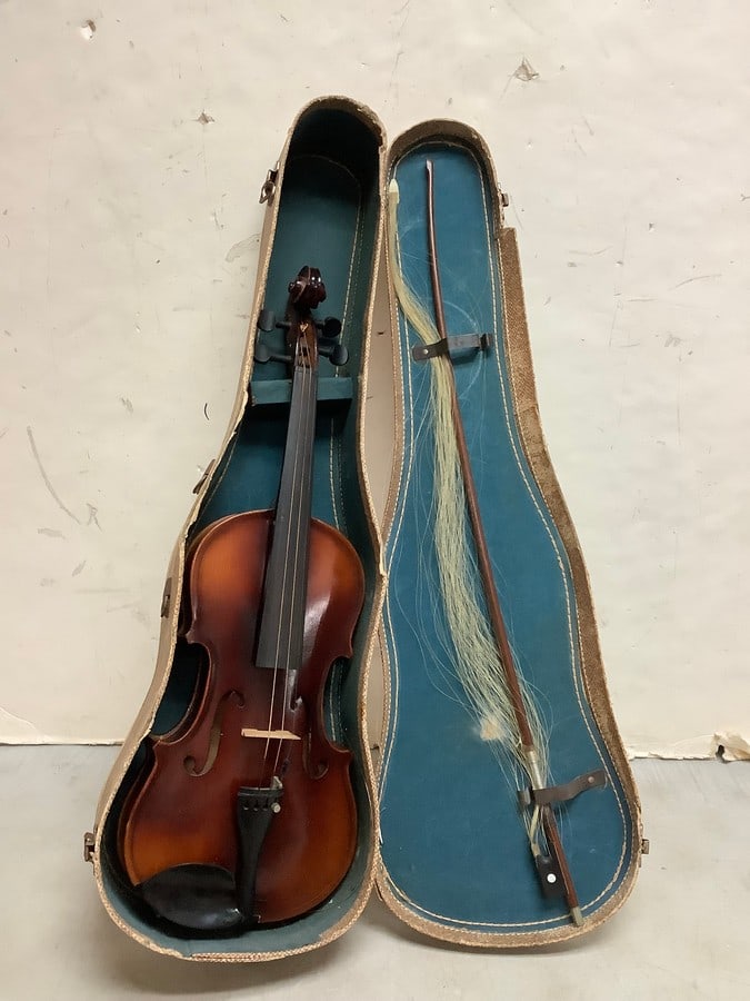 Violin with case: Violin with case
