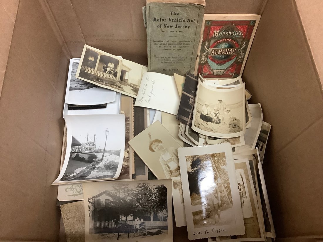 Vintage ephemera(almanac, vintage photographs, and more): Vintage ephemera(almanac, vintage photographs, and more)