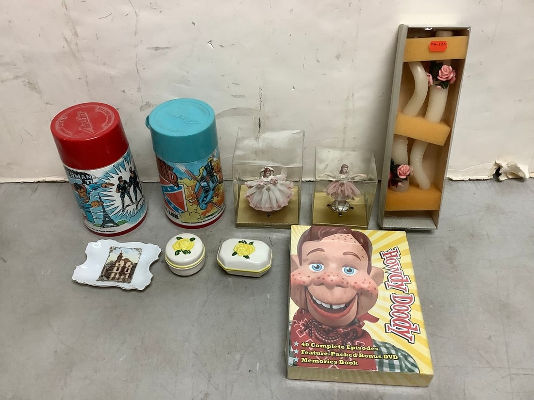 Vintage thermos cups, Howdy Doody set, and more (1 of 1)