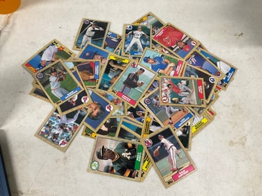 lot of various 1987 topps baseball cards