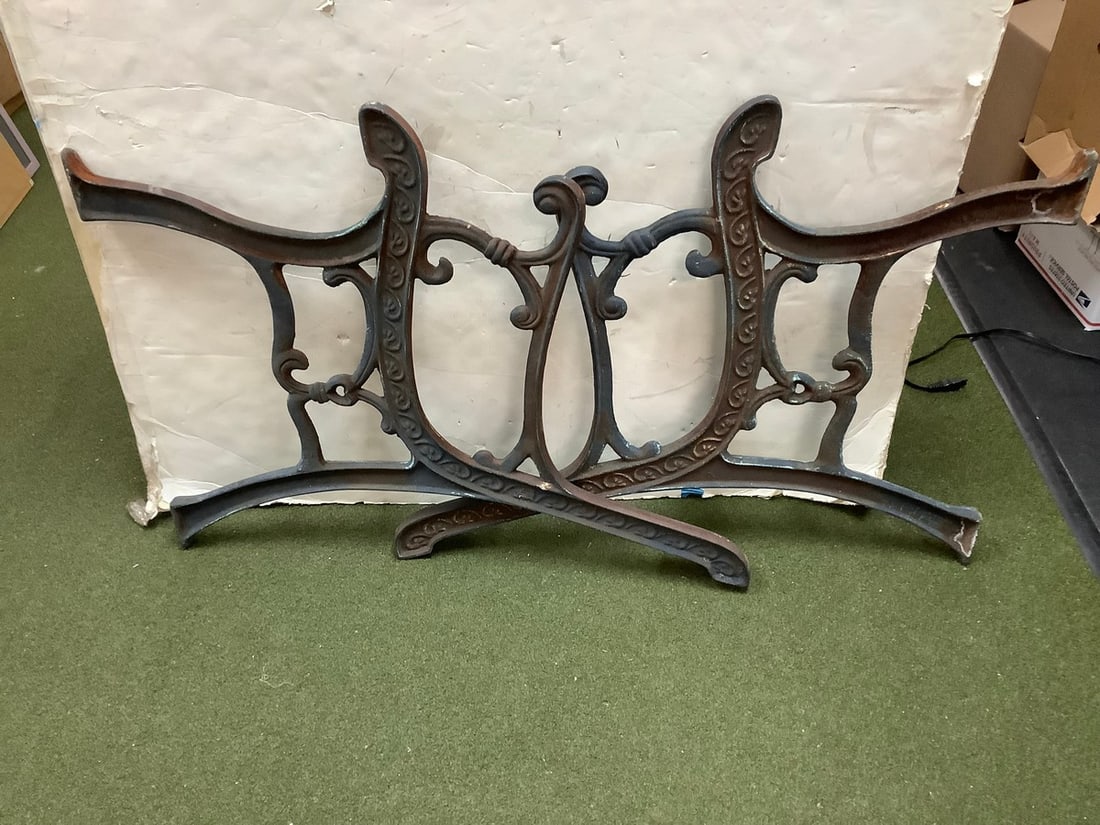 cast iron bench leg ends 24x33 (1 of 1)