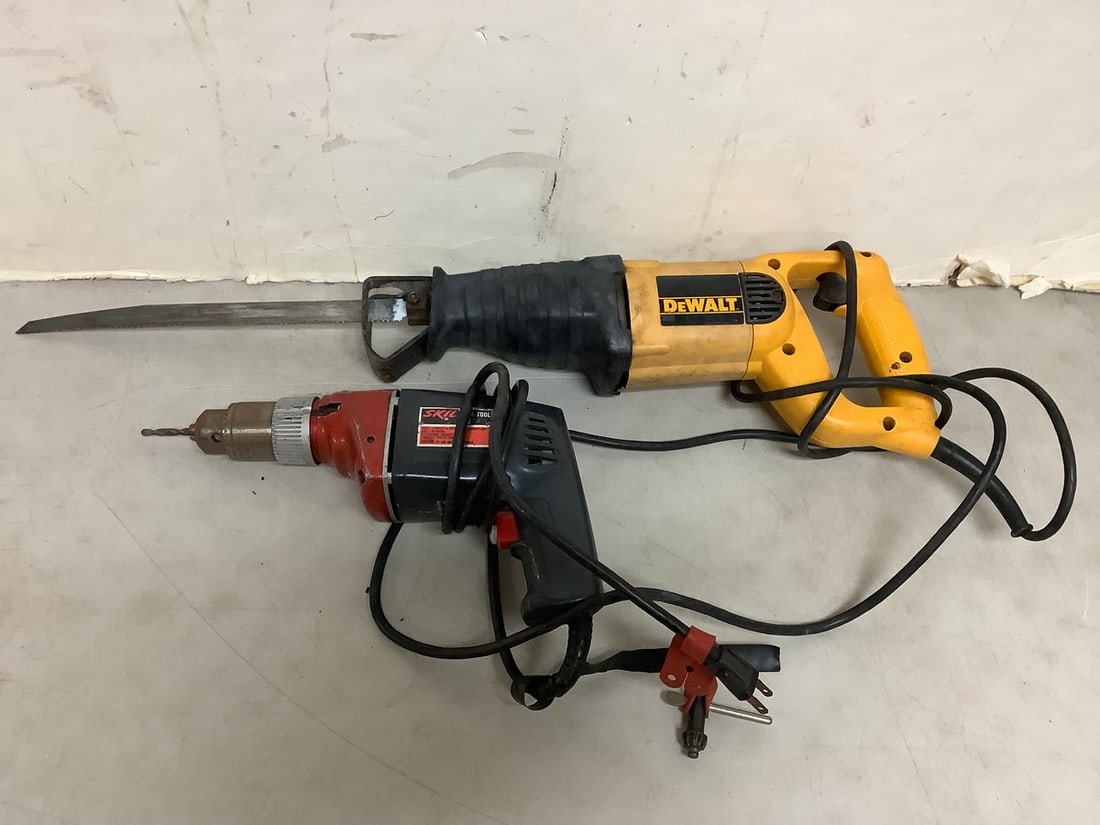 DW303 type 1 RECIPROCATING SAW serial no. 745971 and SKIL XTRA-TOOL 599 (1 of 1)
