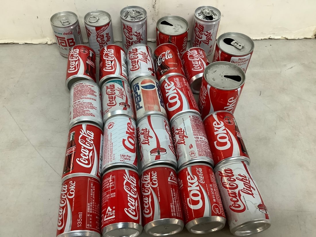 Foreign languaged coca-cola cans 3.5in tallest (1 of 1)