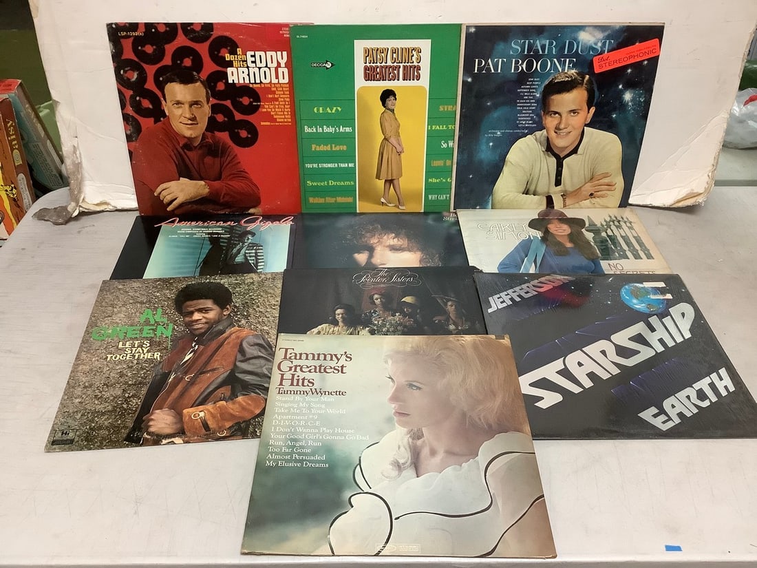 Vintage records(Carly Simon, Barbara Streisand, Pat Boone, and more) (1 of 1)