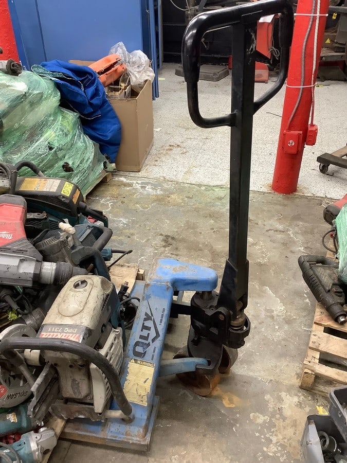 Pallet jack: Pallet jack